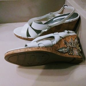 Bandolino white sandals with a nice flowery design